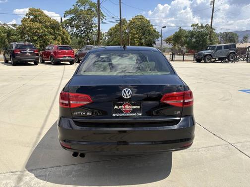 2015 Volkswagen Jetta Auto SE w/Connectivity/Navigation