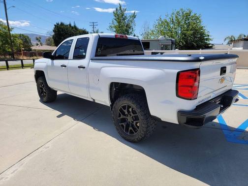 Summit White 2018 Chevrolet Silverado 1500 WT