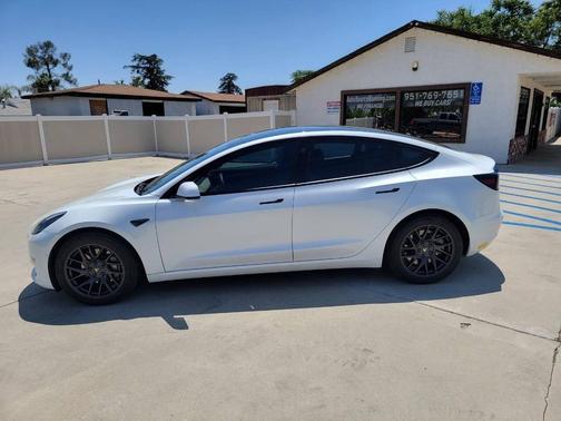 2022 Tesla Model 3 Standard Range