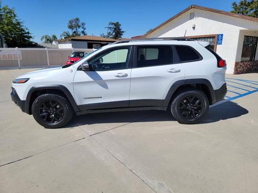 Bright White Clearcoat 2017 Jeep Cherokee Trailhawk