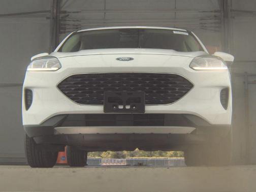 Oxford White 2020 Ford Escape SE