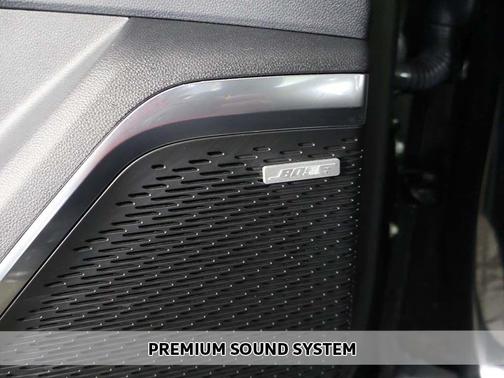 Mosaic Black Metallic 2024 Chevrolet Traverse RS