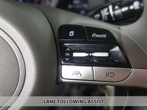 2022 Hyundai ELANTRA SE