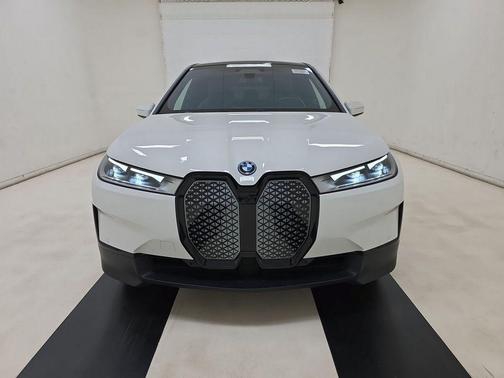 Alpine White 2024 BMW iX xDrive50