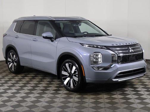 Moonstone Gray Metallic 2026 Mitsubishi Outlander SEL