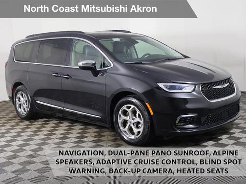 Brilliant Black Crystal Pearlcoat 2023 Chrysler Pacifica Limited