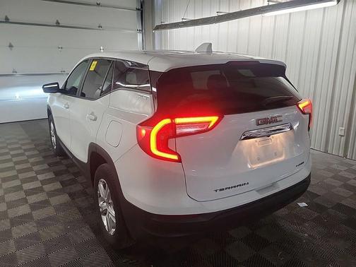 Summit White 2024 GMC Terrain SLE