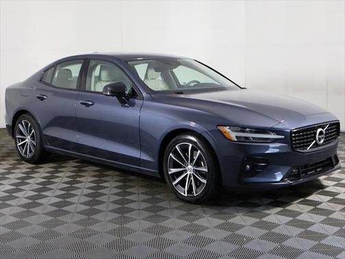 2022 Volvo S60 T5 Momentum