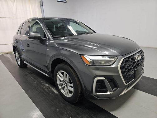 Daytona Gray Pearl Effect 2023 Audi Q5 45 S line Premium