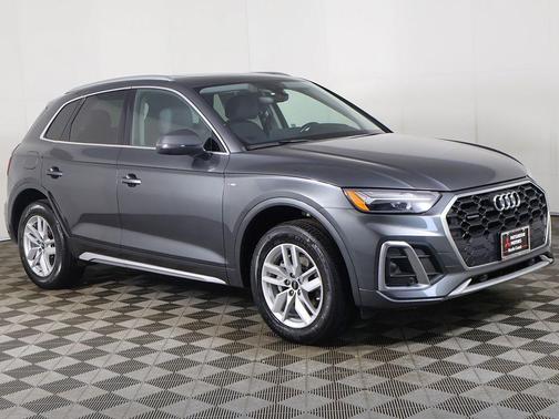Daytona Gray Pearl Effect 2023 Audi Q5 45 S line Premium