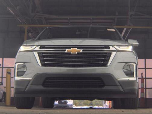 Sterling Gray Metallic 2023 Chevrolet Traverse LT Cloth