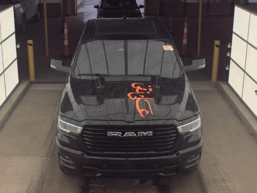 Diamond Black Crystal Pearlcoat 2025 RAM 1500 Laramie
