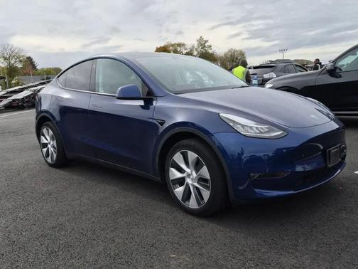 2022 Tesla Model Y Long Range Dual Motor All-Wheel Drive