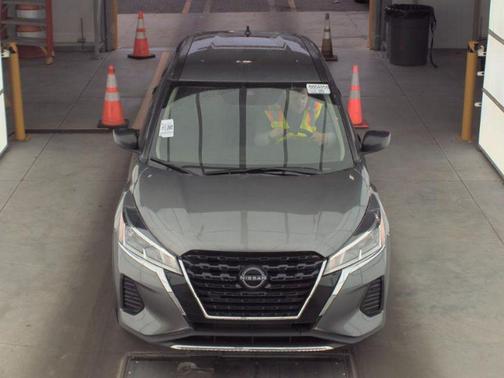 Gun Metallic 2024 Nissan Kicks S