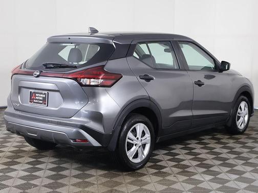 Gun Metallic 2024 Nissan Kicks S