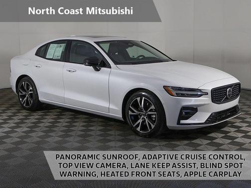 2024 Volvo S60 B5 Plus Dark Theme