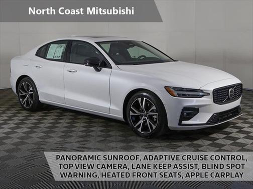 2024 Volvo S60 B5 Plus Dark Theme