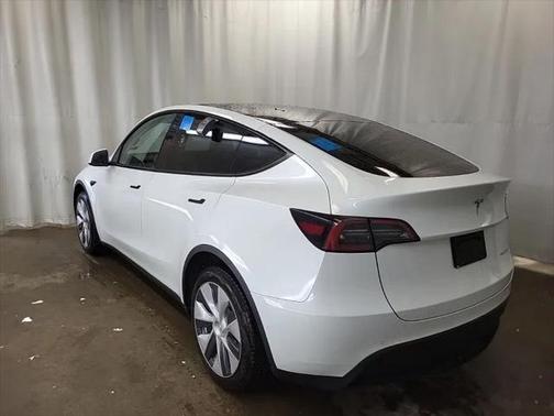 2022 Tesla Model Y Long Range Dual Motor All-Wheel Drive