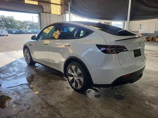 2022 Tesla Model Y Long Range Dual Motor All-Wheel Drive