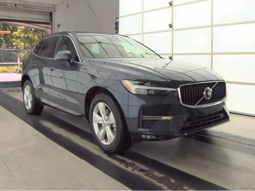 2022 Volvo XC60 B5 Momentum
