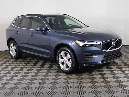 2022 Volvo XC60 B5 Momentum