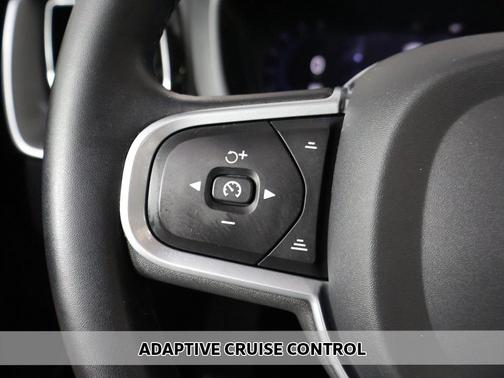 2022 Volvo XC60 B5 Momentum