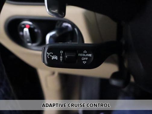 2022 Porsche Macan Base
