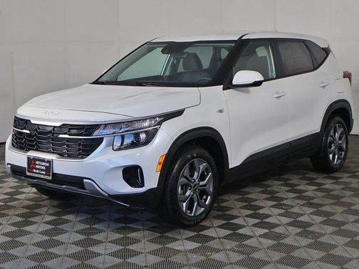 Snow White Pearl 2024 Kia Seltos LX