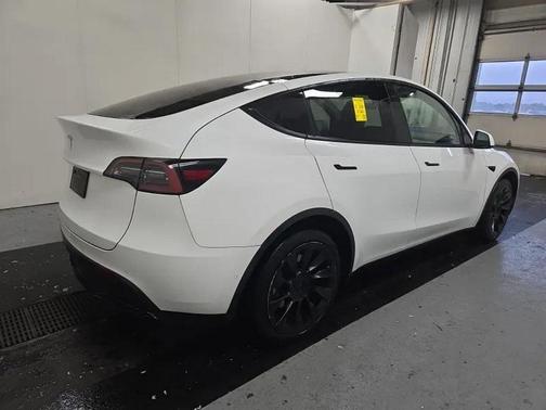 2022 Tesla Model Y Long Range Dual Motor All-Wheel Drive