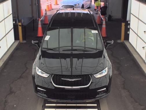 2025 Chrysler Pacifica L