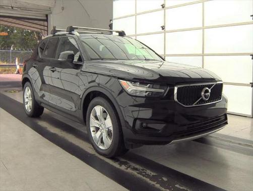 2021 Volvo XC40 T5 Momentum