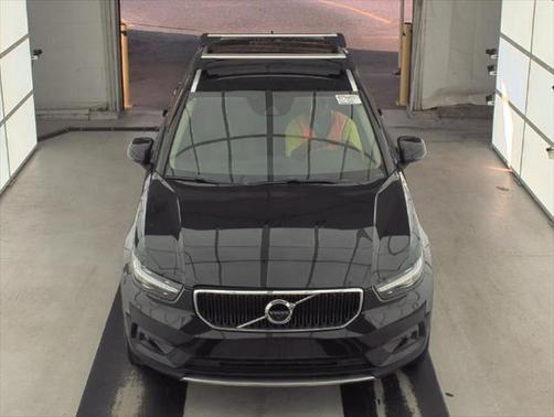 2021 Volvo XC40 T5 Momentum