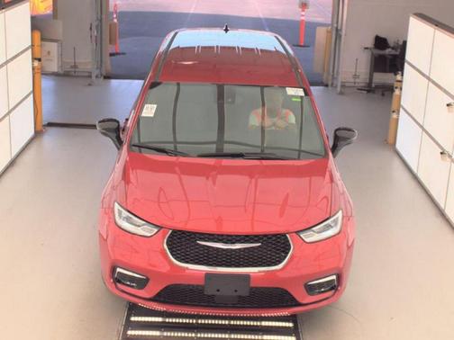 2025 Chrysler Pacifica L