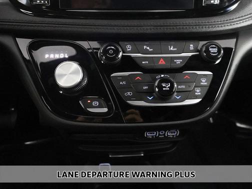 2025 Chrysler Pacifica L