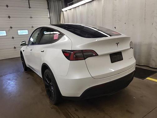 2022 Tesla Model Y Long Range Dual Motor All-Wheel Drive