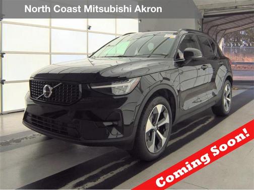 2024 Volvo XC40 B5 Plus Dark Theme