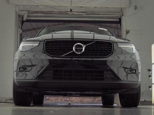 2024 Volvo XC40 B5 Plus Dark Theme
