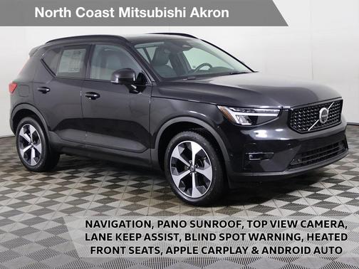 2024 Volvo XC40 B5 Plus Dark Theme