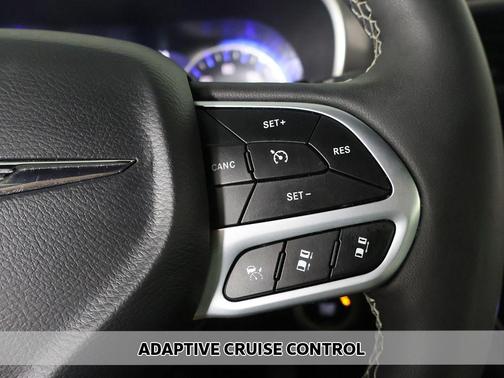 Diamond Black Crystal Pearlcoat 2025 Chrysler Pacifica L