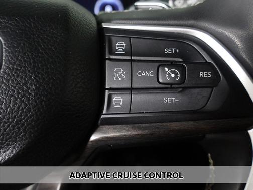 Diamond Black Crystal Pearlcoat 2023 Jeep Grand Cherokee Limited