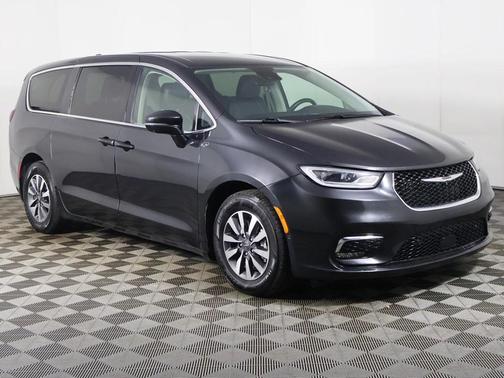 2022 Chrysler Pacifica Hybrid Touring L