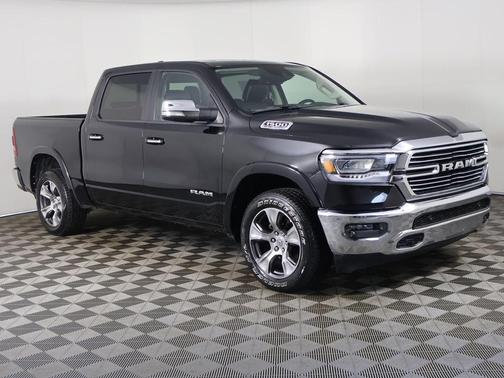 Diamond Black Crystal Pearlcoat 2022 RAM 1500 Laramie
