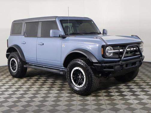 Azure Gray Metallic Tri-Coat 2024 Ford Bronco Outer Banks