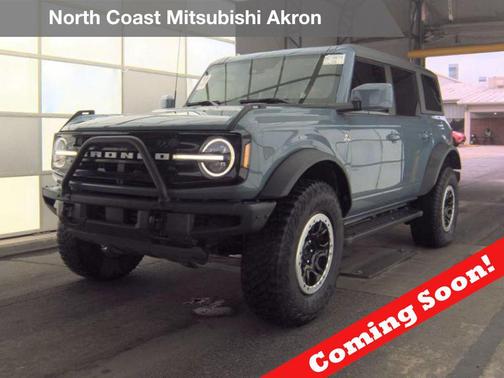Azure Gray Metallic Tri-Coat 2024 Ford Bronco Outer Banks