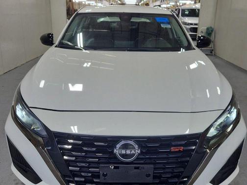 Glacier White 2024 Nissan Altima SR FWD