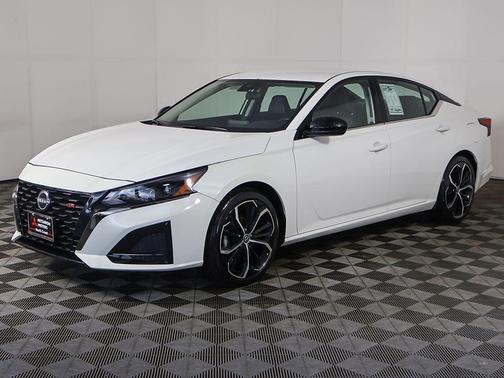 Glacier White 2024 Nissan Altima SR FWD