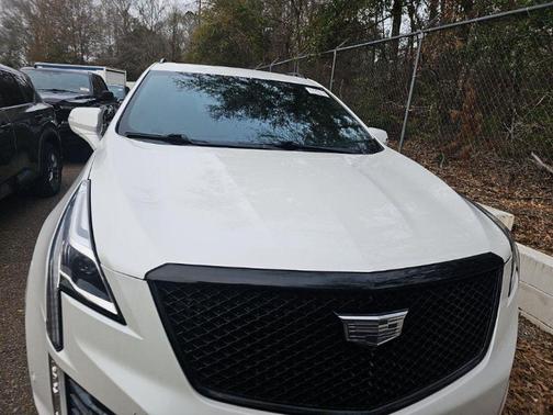 Crystal White Tricoat 2022 Cadillac XT5 Sport