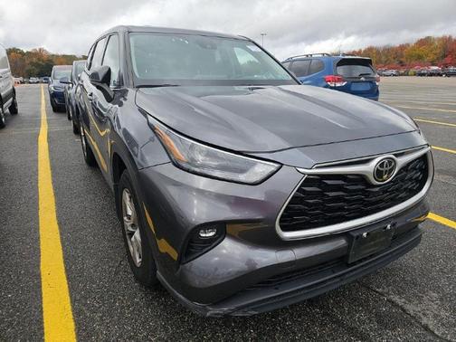 2022 Toyota Highlander LE