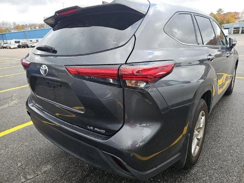 2022 Toyota Highlander LE