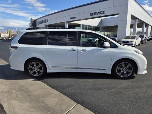 2017 Toyota Sienna SE